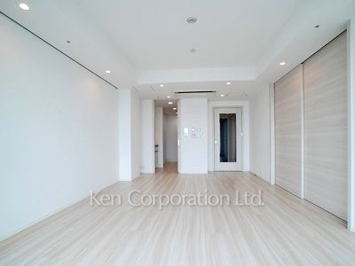 Living-Dining ※Photo of the same layout on 28 floor. Decoration and fixture may differ.