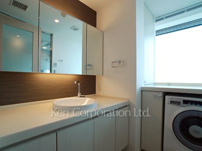 Powder Room ※Photo of the same layout on 28 floor. Decoration and fixture may differ.