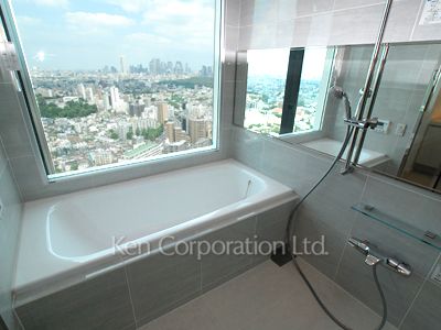 Bath ※Photo of the same layout on 28 floor. Decoration and fixture may differ.
