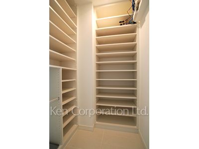 Shoes-In Closet ※Photo of the same layout on 28 floor. Decoration and fixture may differ.