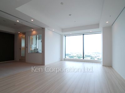 Living-Dining ※Photo of the same layout on 28 floor. Decoration and fixture may differ.