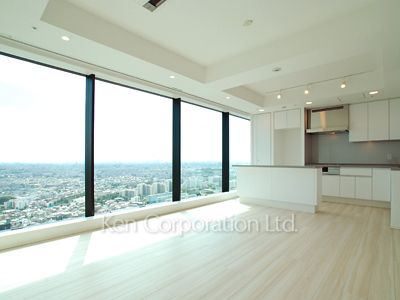 Living-Dining ※Photo of the same layout on 28 floor. Decoration and fixture may differ.