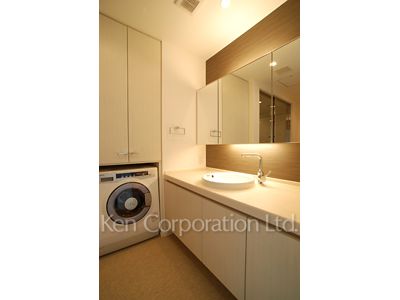Powder Room ※Photo of the same layout on 28 floor. Decoration and fixture may differ.