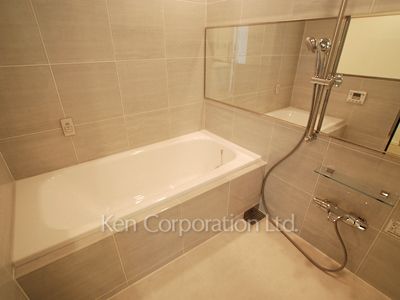 Bath ※Photo of the same layout on 28 floor. Decoration and fixture may differ.