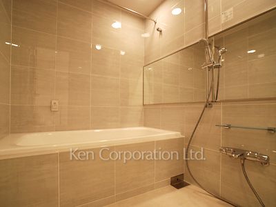 Bath ※Photo of the same layout on 26 floor. Decoration and fixture may differ.