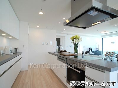 Kitchen ※Photo of the same layout on 26 floor. Decoration and fixture may differ.