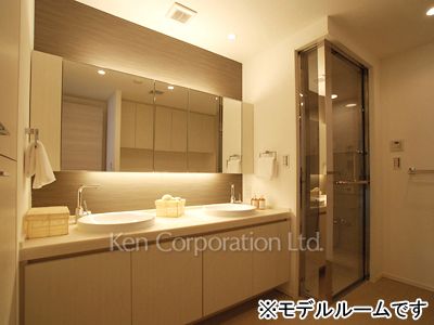 Powder Room ※Photo of the same layout on 26 floor. Decoration and fixture may differ.