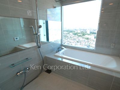 Bath ※Photo of the same layout on 26 floor. Decoration and fixture may differ.