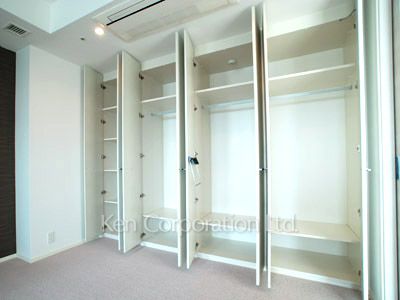 Closet ※Photo of the same layout on 32 floor. Decoration and fixture may differ.