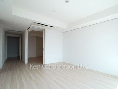 Living-Dining ※Photo of the same layout on 32 floor. Decoration and fixture may differ.
