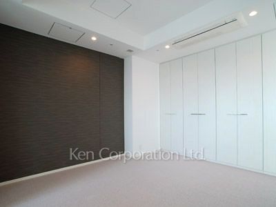 Bedroom ※Photo of the same layout on 32 floor. Decoration and fixture may differ.