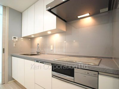Kitchen ※Photo of the same layout on 32 floor. Decoration and fixture may differ.