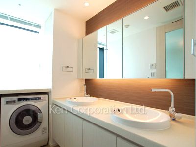 Powder Room ※Photo of the same layout on 32 floor. Decoration and fixture may differ.
