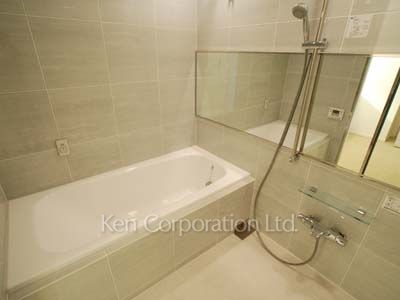 Bath ※Photo of the same layout on 33 floor. Decoration and fixture may differ.