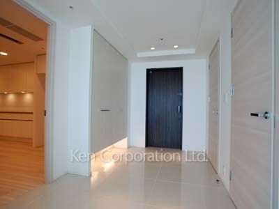 Entrance ※Photo of the same layout on 33 floor. Decoration and fixture may differ.