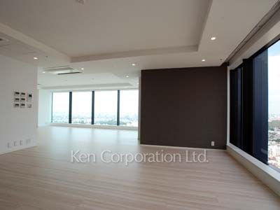 Living-Dining ※Photo of the same layout on 33 floor. Decoration and fixture may differ.