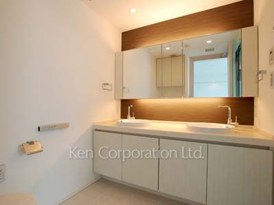 Powder Room ※Photo of the same layout on 33 floor. Decoration and fixture may differ.