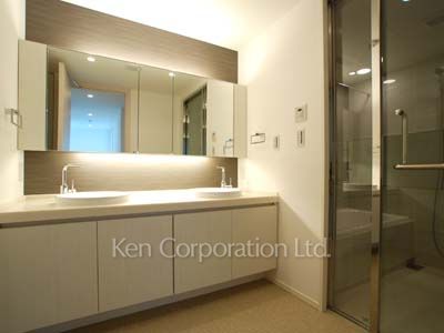 Powder Room ※Photo of the same layout on 33 floor. Decoration and fixture may differ.
