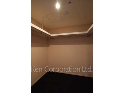 Closet ※Photo of the same layout on 25 floor. Decoration and fixture may differ.