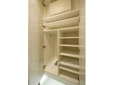 Shoes Closet ※Photo of the same layout on 2 floor. Decoration and fixture may differ.