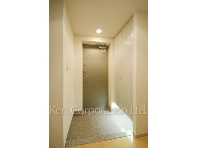 Entrance ※Photo of the same layout on 2 floor. Decoration and fixture may differ.