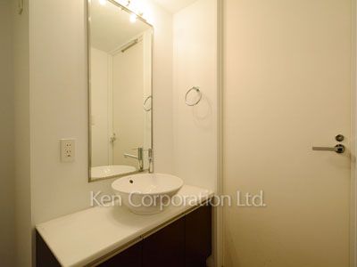 Powder Room ※Photo of the same layout on 6 floor. Decoration and fixture may differ.