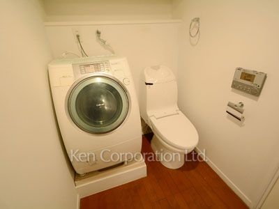 Lavatory ※Photo of the same layout on 6 floor. Decoration and fixture may differ.