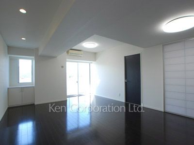 Living-Dining ※Photo of the same layout on 5 floor. Decoration and fixture may differ.