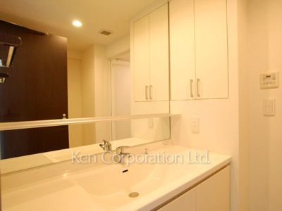 Powder Room ※Photo of the same layout on 5 floor. Decoration and fixture may differ.