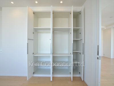 Closet ※Photo of the same layout on 20 floor. Decoration and fixture may differ.