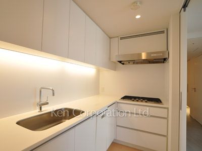 Kitchen ※Photo of the same layout on 20 floor. Decoration and fixture may differ.
