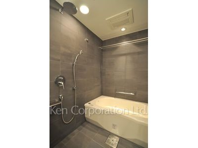 Bath ※Photo of the same layout on 20 floor. Decoration and fixture may differ.