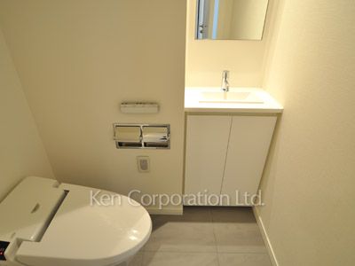Lavatory ※Photo of the same layout on 20 floor. Decoration and fixture may differ.