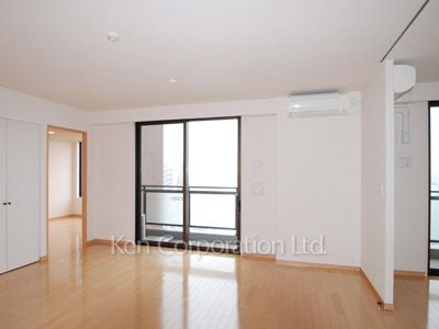 Living-Dining ※Photo of the same layout on 9 floor. Decoration and fixture may differ.
