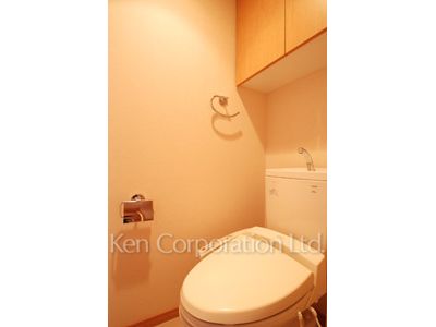 Lavatory ※Photo of the same layout on 9 floor. Decoration and fixture may differ.
