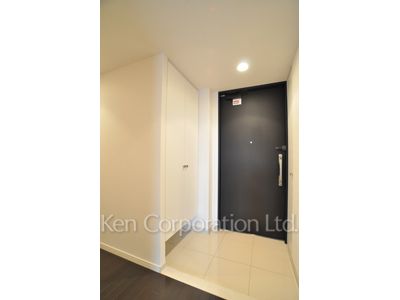 Entrance ※Photo of the same layout on 14 floor. Decoration and fixture may differ.