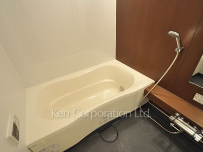 Bath ※Photo of the same layout on 14 floor. Decoration and fixture may differ.