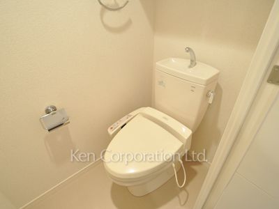 Lavatory ※Photo of the same layout on 14 floor. Decoration and fixture may differ.