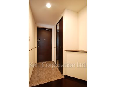Entrance ※Photo of the same layout on 4 floor. Decoration and fixture may differ.