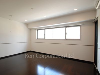 Living-Dining ※Photo of the same layout on 4 floor. Decoration and fixture may differ.