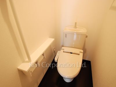 Lavatory ※Photo of the same layout on 4 floor. Decoration and fixture may differ.