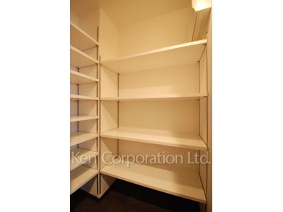 Shoes-In Closet ※Photo of the same layout on 4 floor. Decoration and fixture may differ.