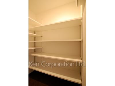 Shoes-In Closet ※Photo of the same layout on 4 floor. Decoration and fixture may differ.