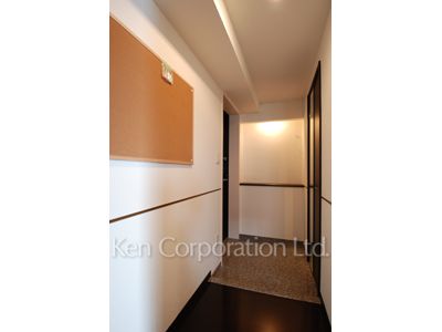 Entrance ※Photo of the same layout on 4 floor. Decoration and fixture may differ.