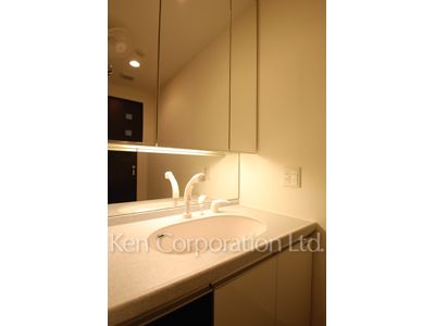 Powder Room ※Photo of the same layout on 4 floor. Decoration and fixture may differ.