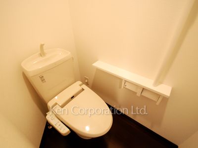Lavatory ※Photo of the same layout on 4 floor. Decoration and fixture may differ.