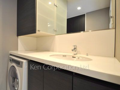 Powder Room ※Photo of the same layout on 1 floor. Decoration and fixture may differ.