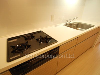 Kitchen ※Photo of the same layout on 6 floor. Decoration and fixture may differ.