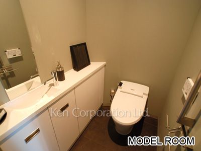 Lavatory ※Photo of the same layout on 10 floor. Decoration and fixture may differ.