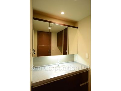 Powder Room ※Photo of the same layout on 21 floor. Decoration and fixture may differ.